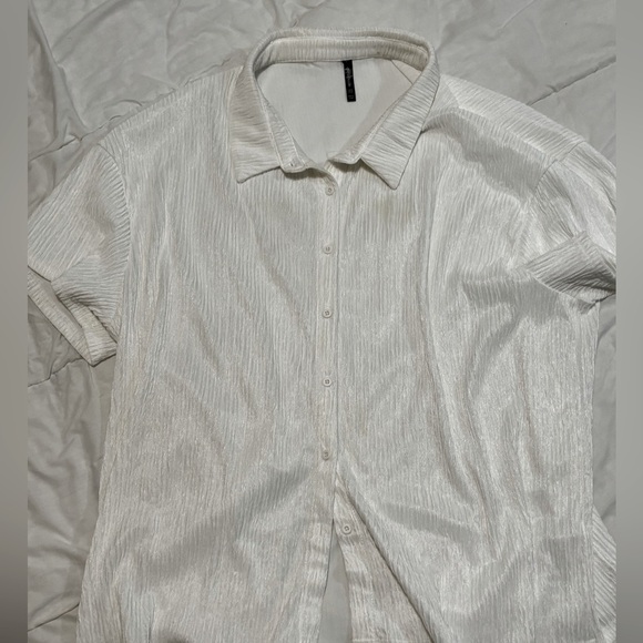 Plus sized light cream coloured  crinkle textured short sleeved beach shirt - Picture 1 of 4